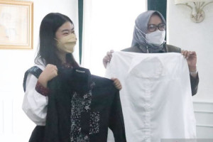 Akan Tampil di Paris Fashion Week 2022, Desainer Cileungsi usung Tema Batik
