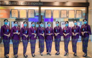 Spesial Valentine, Awak Kabin Garuda Indonesia Pakai Seragam Rancangan Didiet Maulana