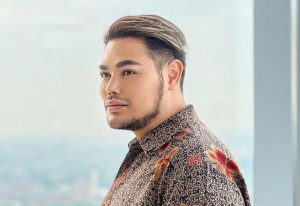 Hadiri Pernikahan Adik Ayu Ting Ting, Penampilan Ivan Gunawan Banjir Pujian