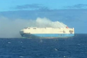 Kapal Kargo Raksasa Terbakar di Samudra Atlantik, Angkut Ribuan Mobil Mewah