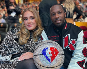 Tampil Mewah Hadiri NBA All-star, Adele Kenakan Pakaian Seharga Rp287 Juta