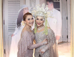 Beri Modal Rp5 Miliar, Ayu Ting Ting Gelar Mewah Resepsi Pernikahan Sang Adik