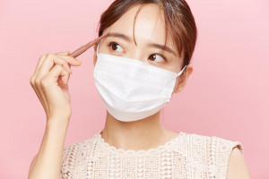 6 Tips Make Up Anti Luntur dan Tidak Transfer ke Masker