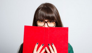 Pribadi yang Tertutup, Kenali 6 Tanda Si Introvert Sedang Jatuh Cinta