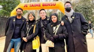 Geprek Bensu Tampil di Paris Fashion Week 2022, Netizen: Aneh dan Halu