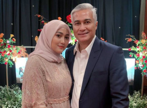 Terpaut Hingga 45 Tahun, 5 Artis yang Menikah Beda Usia