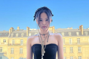 Tampil Menawan, Intip Potret Jennie BLACKPINK di Paris Fashion Week 2022