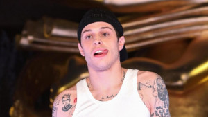 Ikut Penerbangan Blue Origin, Pete Davidson Akan ke Luar Angkasa Pekan Depan