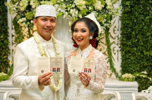 Hengkang dari Dunia Hiburan, 8 Artis Fokus Urus Keluarga