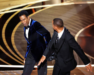 Sang Istri Dijadikan Lelucon, Will Smith Tampar Komika Chris Rock