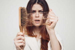 Kekurangan Vitamin Ini Bisa Sebabkan Rambut Rontok, Yuk Cari Tahu!