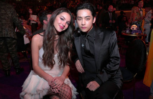 Terlalu Gugup, V BTS Tak Ingat Kalimat Bisikan ke Olivia Rodrigo