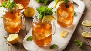 Lebih Baik Minum Teh Hangat atau Air Dingin Saat Buka Puasa? Simak Jawabannya