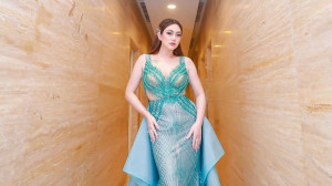 Tampil Berhijab dan Diisukan Mualaf, Begini Tanggapan Celine Evangelista