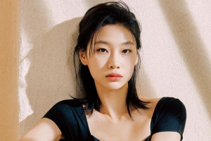 Bintang “Squid Game” Jung Ho Yeon Siap Debut di Hollywood Lewat Film “The Governesses”