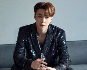 Hari Jadi EXO ke-10, Lay Umumkan Hengkang dari SM Entertainment