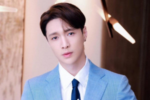 Artis Multitalenta, 6 Fakta Lay EXO yang Hengkang dari SM Entertainment