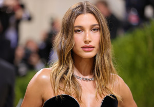 Mudah Ditiru! 5 Rahasia Skincare ala Hailey Bieber