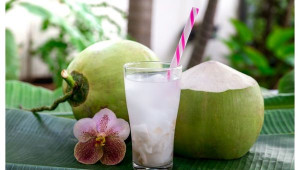 Dapat Turunkan Berat Badan, Ini 7 Manfaat Air Kelapa untuk Berbuka Puasa