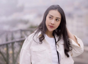 Anya Geraldine Ketahuan Merokok di Jalan, Warganet Tanggapi dengan Santai