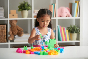 5 Perilaku yang Bisa Menghambat Kreativitas Anak