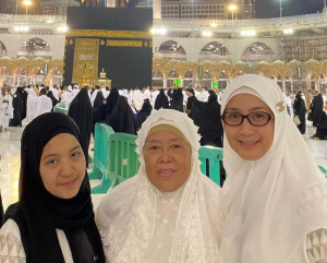Sang Ibunda Meninggal Dunia, Desy Ratnasari: Tertutup Sudah Pintu Surgaku