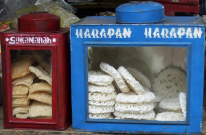 Siap-Siap! Harga Kerupuk Kaleng di Jakarta Naik Jadi Rp2 Ribu per Buah