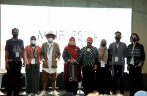 DEKRANASDA NTB X Indonesian Fashion Chamber Perkenalkan Budaya Lewat Pagelaran Busana