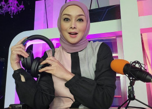 Presenter Terry Putri Dikabarkan Akan Menikah Setelah 10 Tahun Menjanda