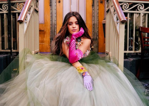 Miliki Sinergi Alami, Camila Cabello Jadi Bintang Victoria’s Secret Bombshell