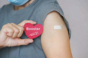 Pentingnya Vaksin Booster untuk Lindungi Masyarakat dari Risiko Serius Covid-19