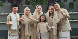 Momen Kebersamaan, Ini 5 Potret Keluarga Artis Rayakan Lebaran