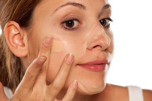 Beauty Hacks! Tips Aplikasi dan Pilih Foundation yang Tepat