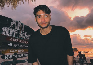 Sukses Perankan Karakter Mas Bian, Ternyata Begini Awal Karier Refal Hady
