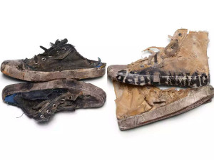 Kembali dengan Desain Nyeleneh, Balenciaga Jual Sneakers Rusak Hingga Rp9 Juta