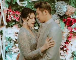 Resmi Dilamar, Via Vallen Ungkap Alasannya Jatuh Cinta dengan Chevra Yolandi