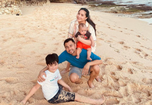 Turuti Keinginan Rafathar Nonton "Doctor Strange 2", Nagita Slavina Sewa Satu Bioskop