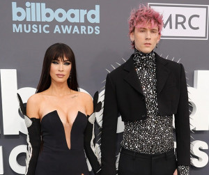 Machine Gun Kelly Persembahkan Lagu untuk Istri dan Anak, Megan Fox Hamil?