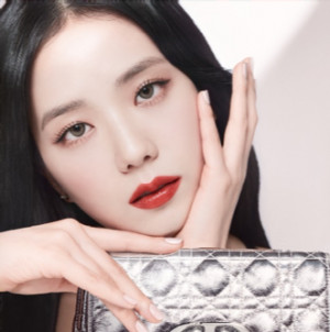 Bersama Jisoo, DIOR Beauty Rilis Kampanye WhatsApp Pertama