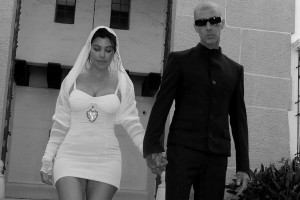 Sah secara Hukum, Kourtney Kardashian dan Travis Barker Resmi Menikah