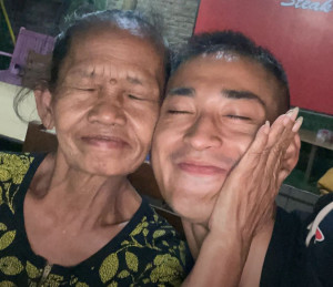 Momen Haru Iringi Pertemuan Bio One dan Istri Mendiang Gepeng Srimulat