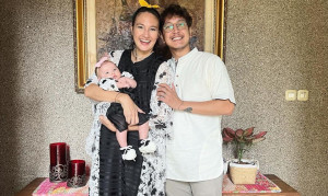 Penuh Memori, Nadine Chandrawinata Pakaikan Sang Anak Barang Miliknya Dulu