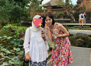 Nikmati Liburan, Seorang Ibu Hamil Bertemu Chae Soo Bin di Bali