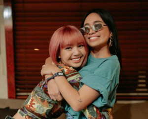 “Fans Jadi Bestie”, Niki Zefanya Ceritakan Awal Persahabatannya dengan Lisa BLACKPINK