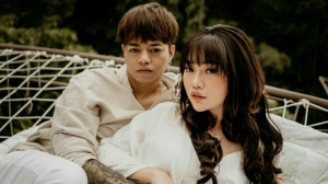 Rayakan Ulang Tahun Istri, Reza Arap Beri Hadiah Wendy Walters Mobil Baru