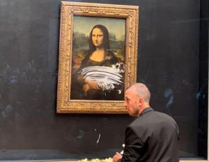 Viral! Lukisan Mona Lisa di Paris Dilempari Kue Oleh Lelaki Tidak Dikenal