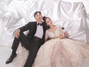SAH! Hoon U-KISS dan Sang Kekasih Hwang Ji Seon Resmi Menikah