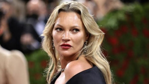 Kate Moss Hadir di Konser Johnny Depp dan Jeff Beck
