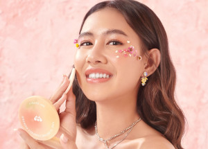 Tampil Khas Anak Muda, Tips Makeup Warna Cerah ala Shenina Cinnamon