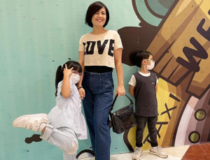 Surya Saputra Libur Syuting, Cynthia Lamusu Ajak Suami Liburan Keluarga